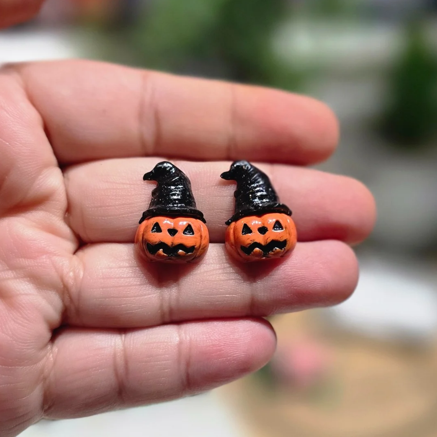 Pumpkin Witch Stud